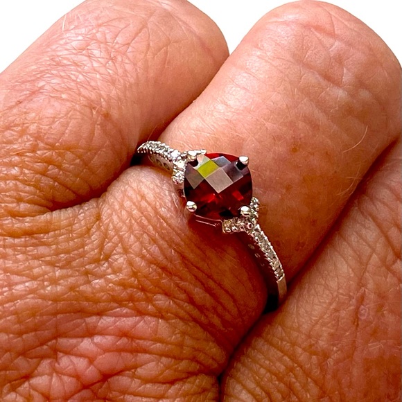 BRAND NEW Garnet Diamond Ring, 10k White Gold, Sz 7 - Picture 5 of 11